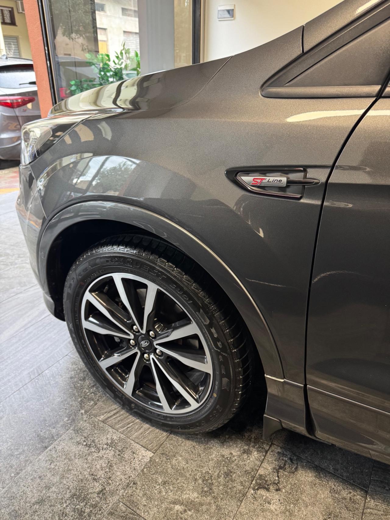 Ford Kuga 2.0 TDCI ST LINE DA VETRINA