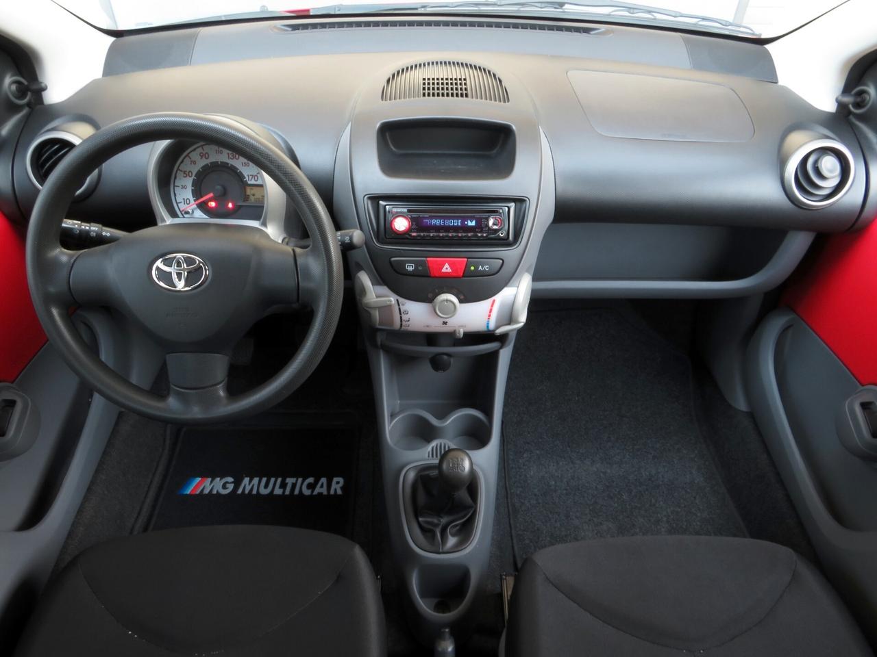 Toyota Aygo 5p 1.0 Now. km 106.000. frizione e gomme nuove.