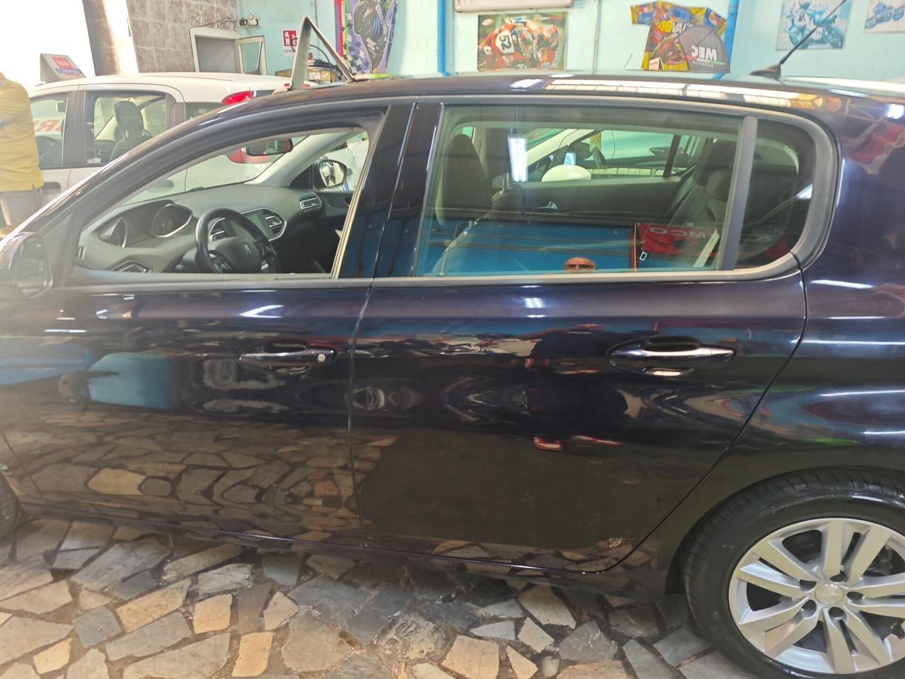 Peugeot 308 BlueHDi 130 S&S Business