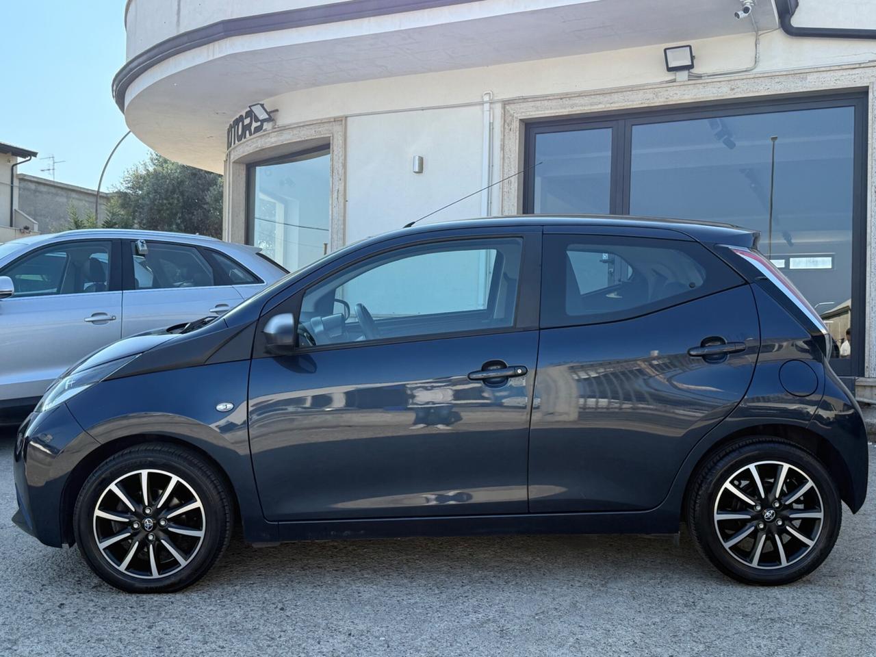 Toyota Aygo 1.0 VVT-i 69 CV 5 porte x-cool