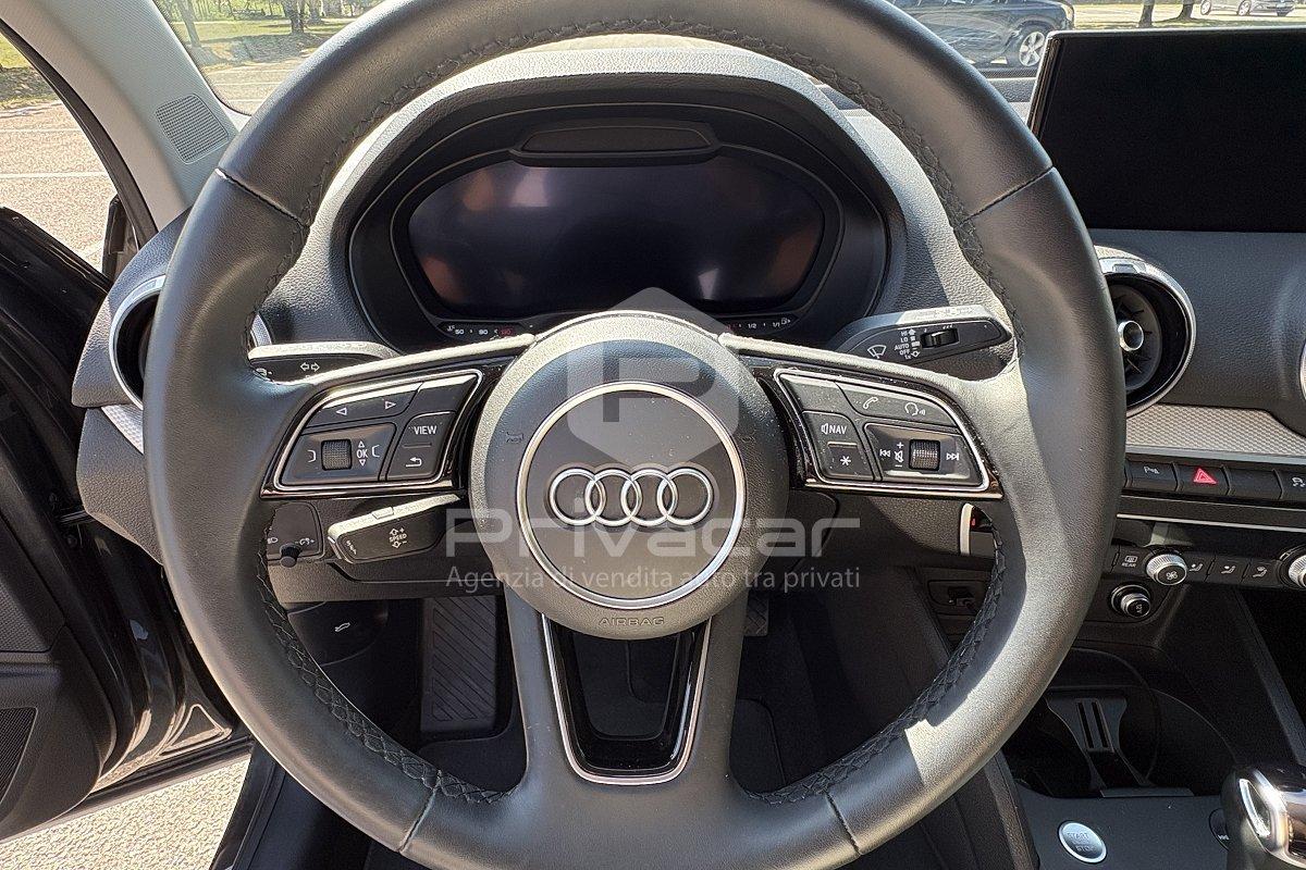 AUDI Q2 30 TDI S tronic Identity Black