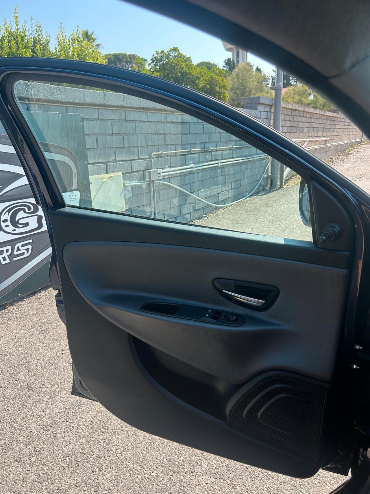 Lancia Ypsilon 1.2 69 CV 5 porte Platinum