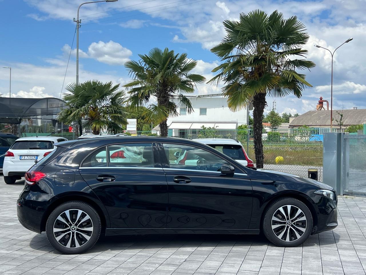 Mercedes-Benz A 250 e hybrid EQ Business