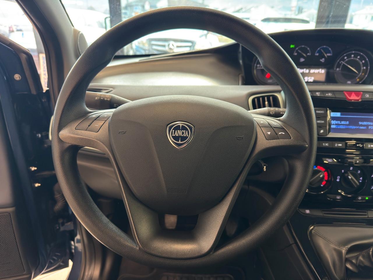 Lancia Ypsilon LANCIA YPSILON 1.0cc 69Cv Platino