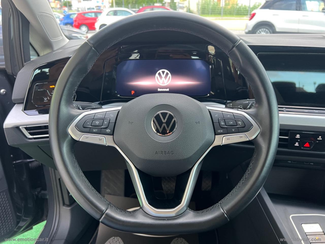 VOLKSWAGEN Golf 1.0 eTSI EVO DSG Life - 2022