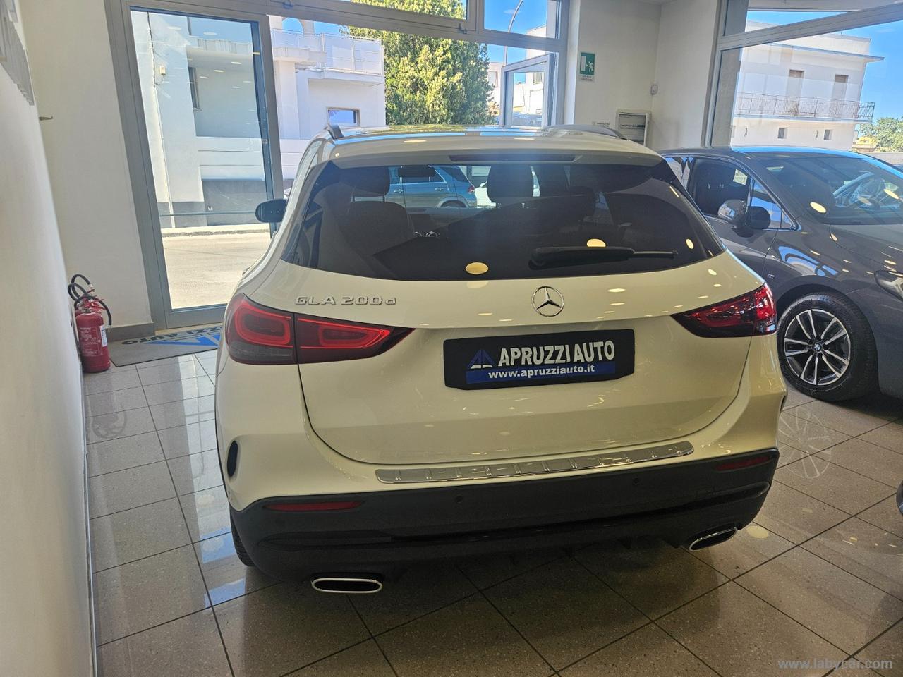 MERCEDES-BENZ GLA 200 d Automatic Premium