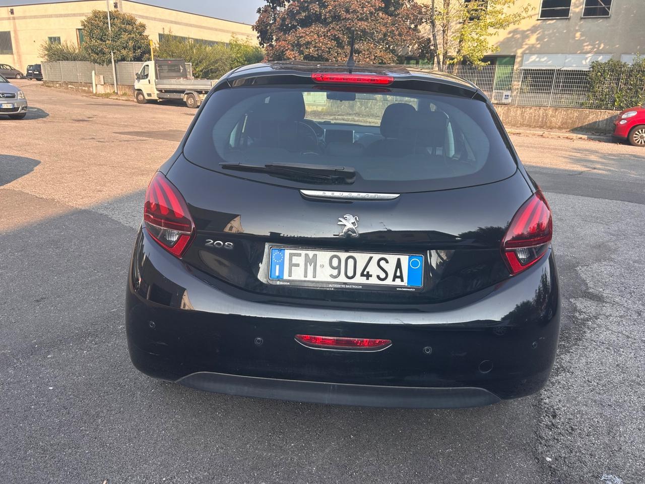 Peugeot 208 1200 85cv 89000 km ALLURE euro6B