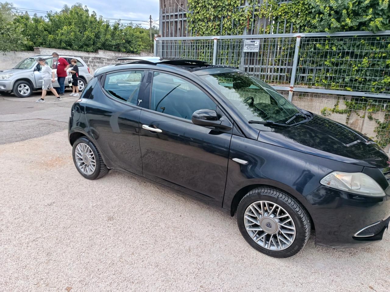 Lancia Ypsilon 1.3 MJT 16V 95 CV 5 porte S&S Platinum Tetto apribile