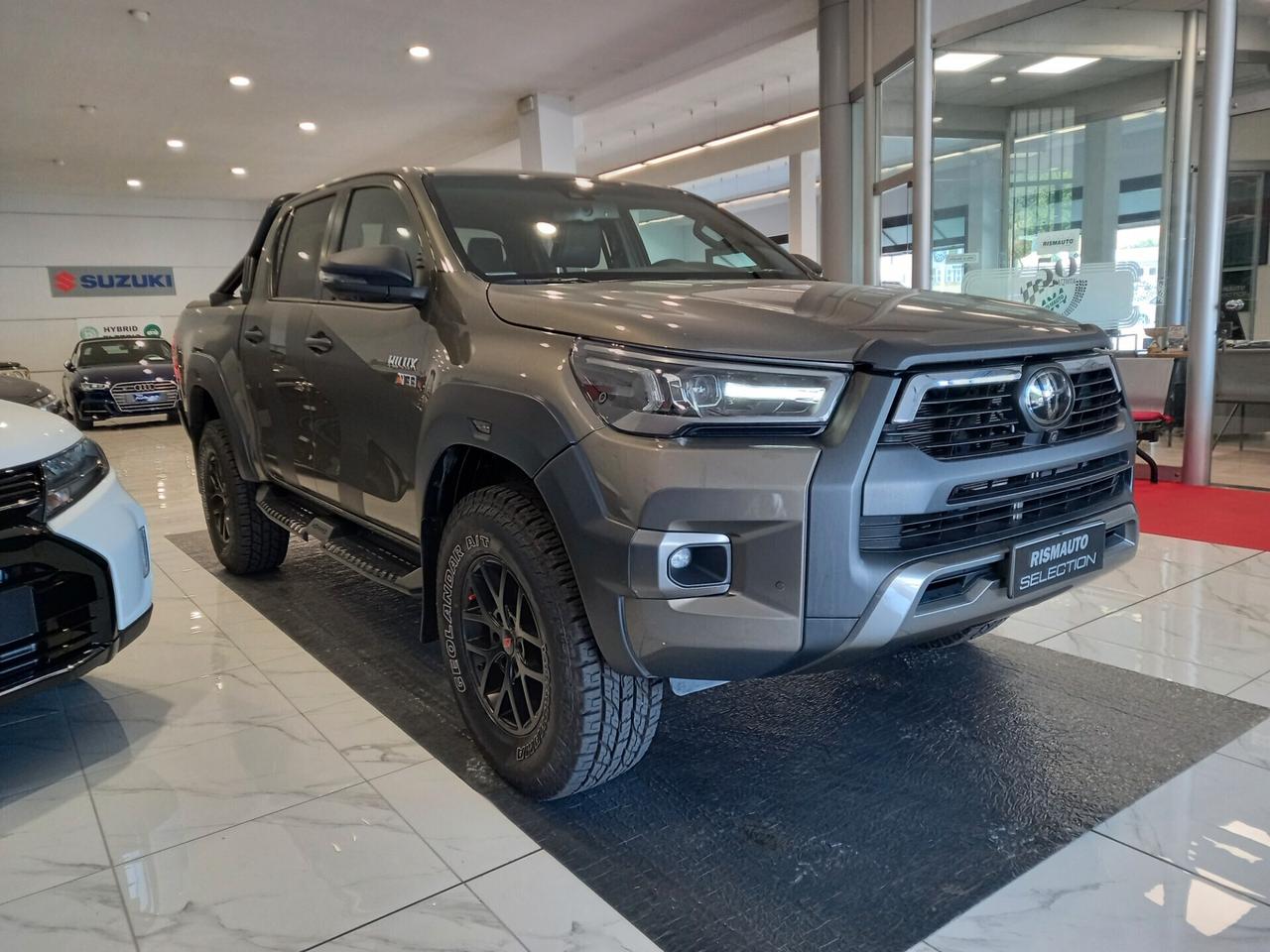 Toyota Hilux 2.8 D A/T 4WD 4 porte Double Cab Invincible