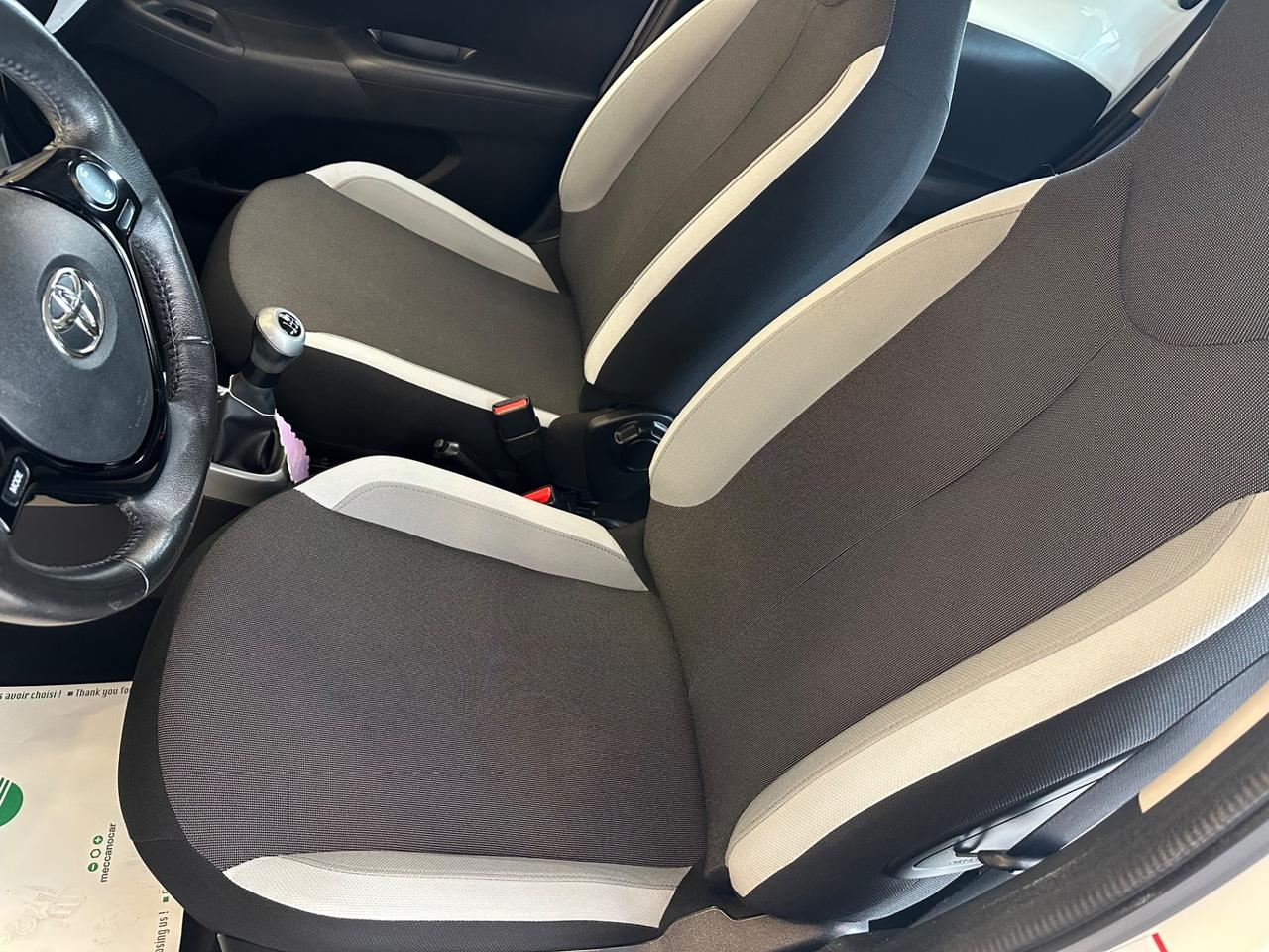 Toyota Aygo 1.0 VVT-i 69 CV 5 porte x-clusiv
