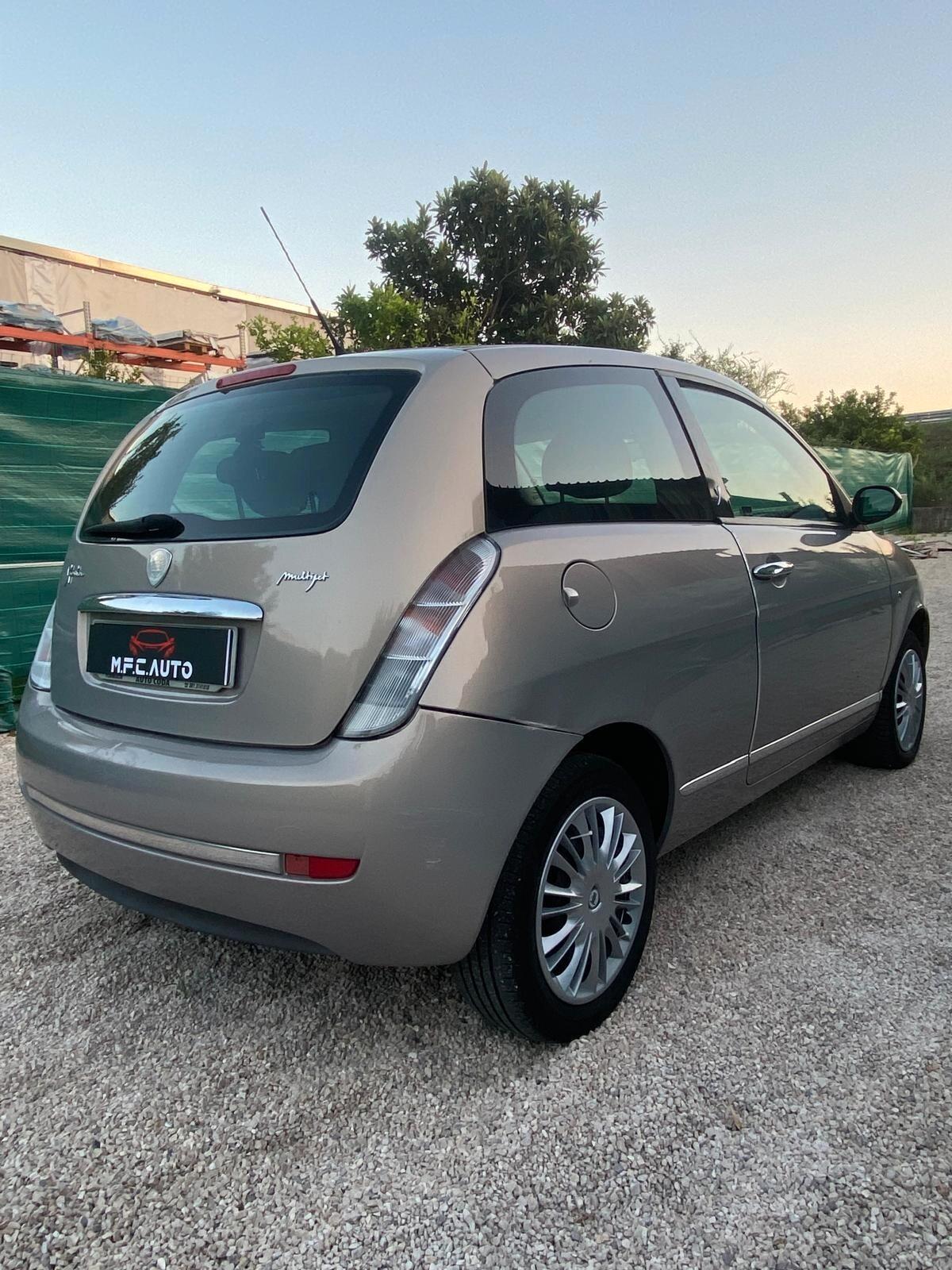 Lancia Ypsilon 1.3 MJT 90 CV Platino