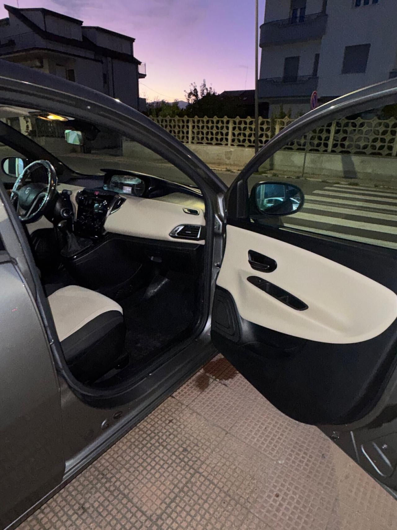 Lancia Ypsilon 1.3 MJT 16V 95 CV 5 porte S&S Platinum