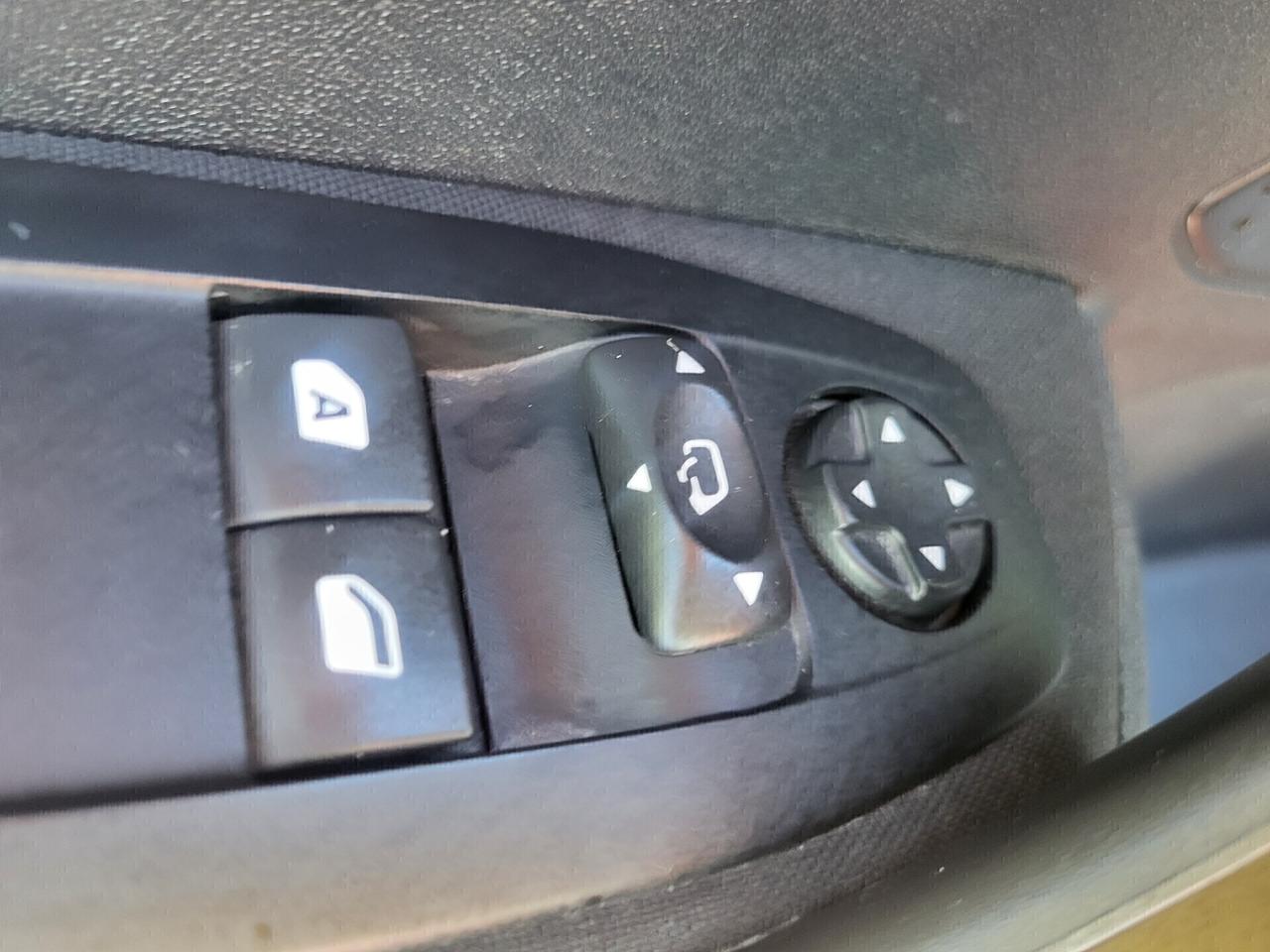 PEUGEOT 208-1,2 GPL-UNICA PROPRIET-3 REVISIONI