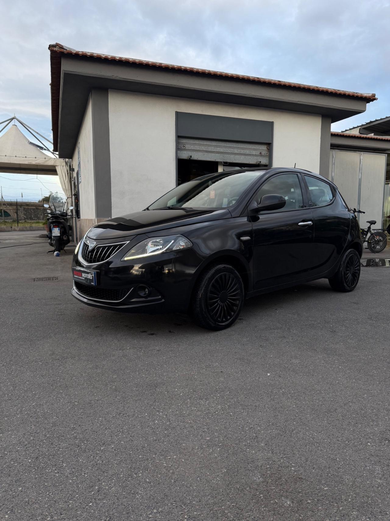Lancia Ypsilon 1.0 FireFly 5 porte S&S Hybrid Ecochic Gold