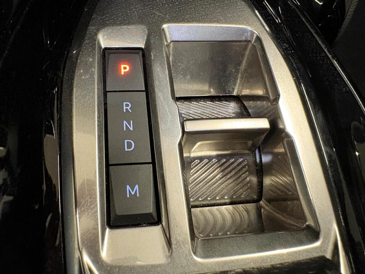 Peugeot 208 GT Hybrid 136 e-DCS6 SPOTICAR