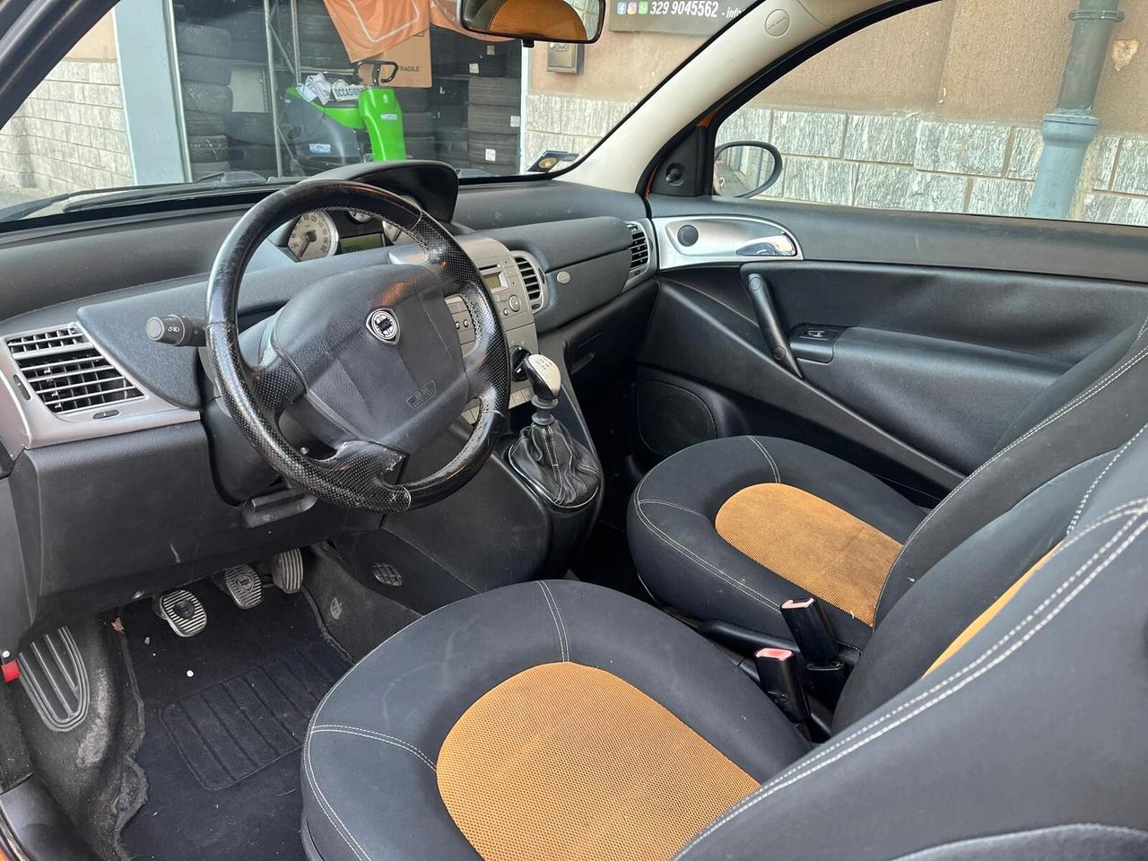 Lancia Ypsilon Ypsilon 1.2 16v Momo Design