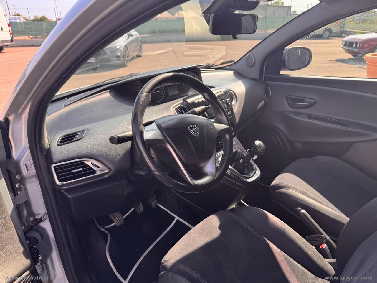 LANCIA Ypsilon 1.2 69 CV 5p. GPL Ecochic Silver