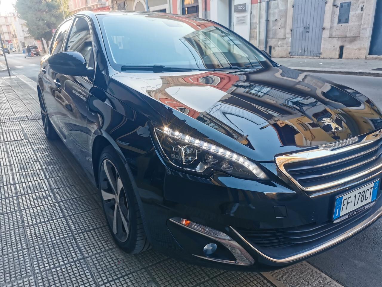 Peugeot 308 1600 BlueHDi 120 CV BERLINA ALLURE