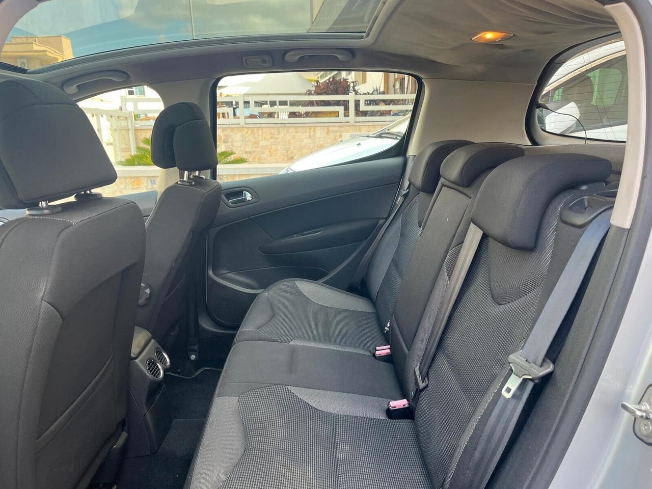 Peugeot 308 1.6 HDi 110CV 5p. Féline (6 Marce)