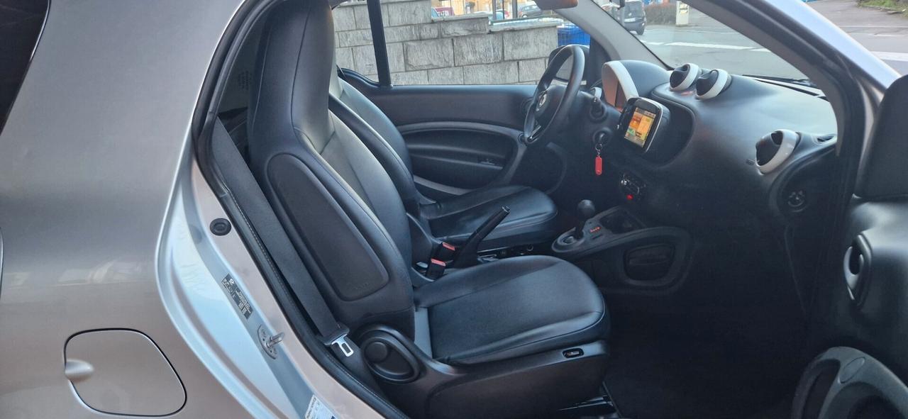 Smart ForTwo 70 1.0 twinamic 68.565 km NAVI