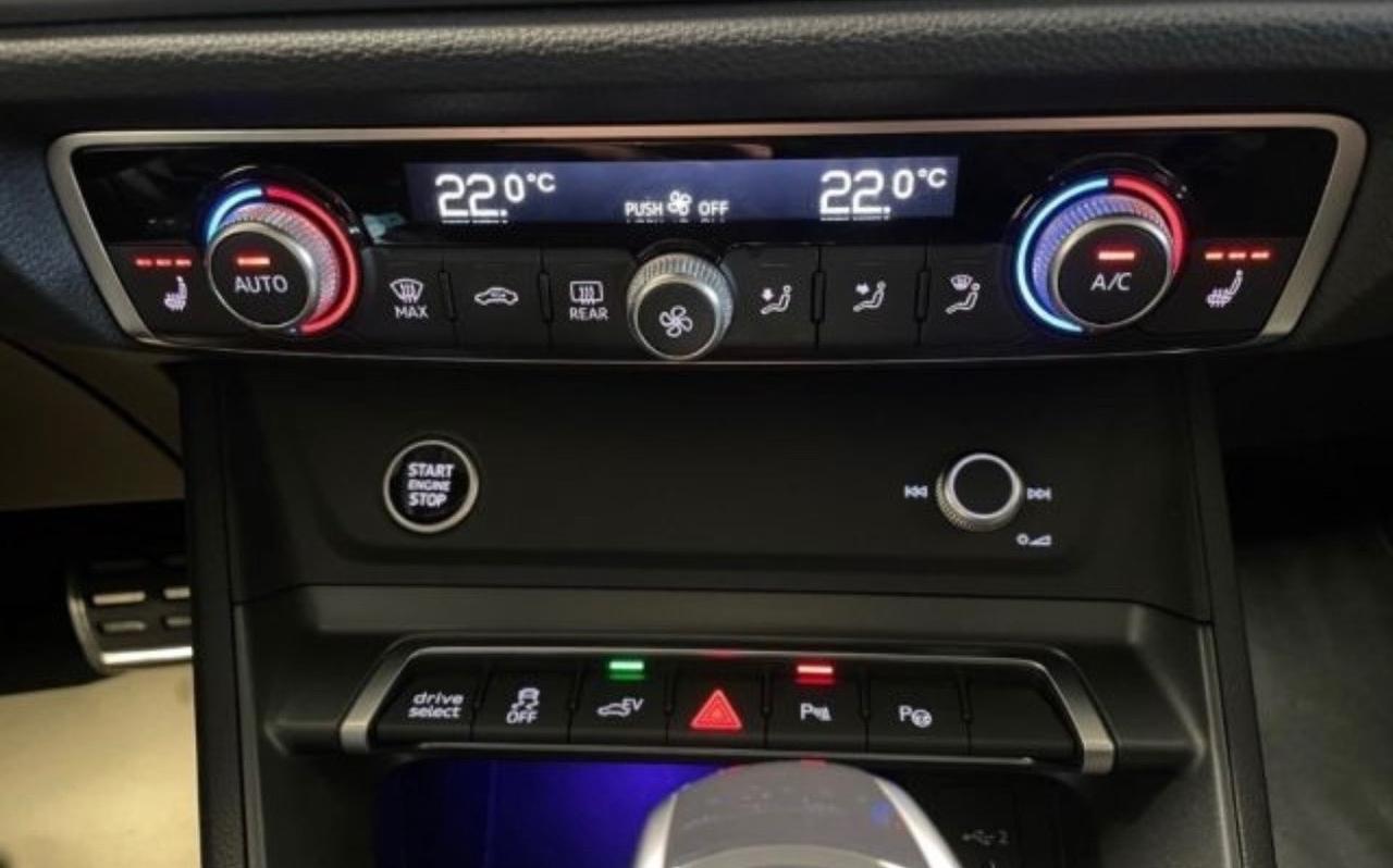 Audi Q3 45TFSI S tronic S LINE interno esterno Cerchi Sonos tetto