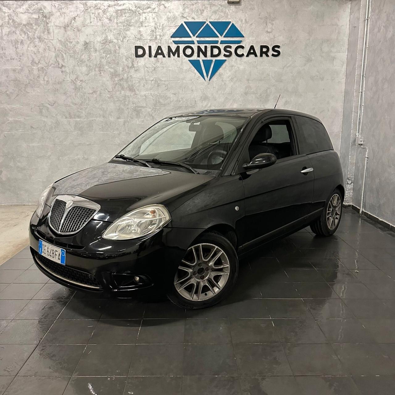 Lancia Ypsilon 1.3 MJT 105 CV Sport MomoDesign