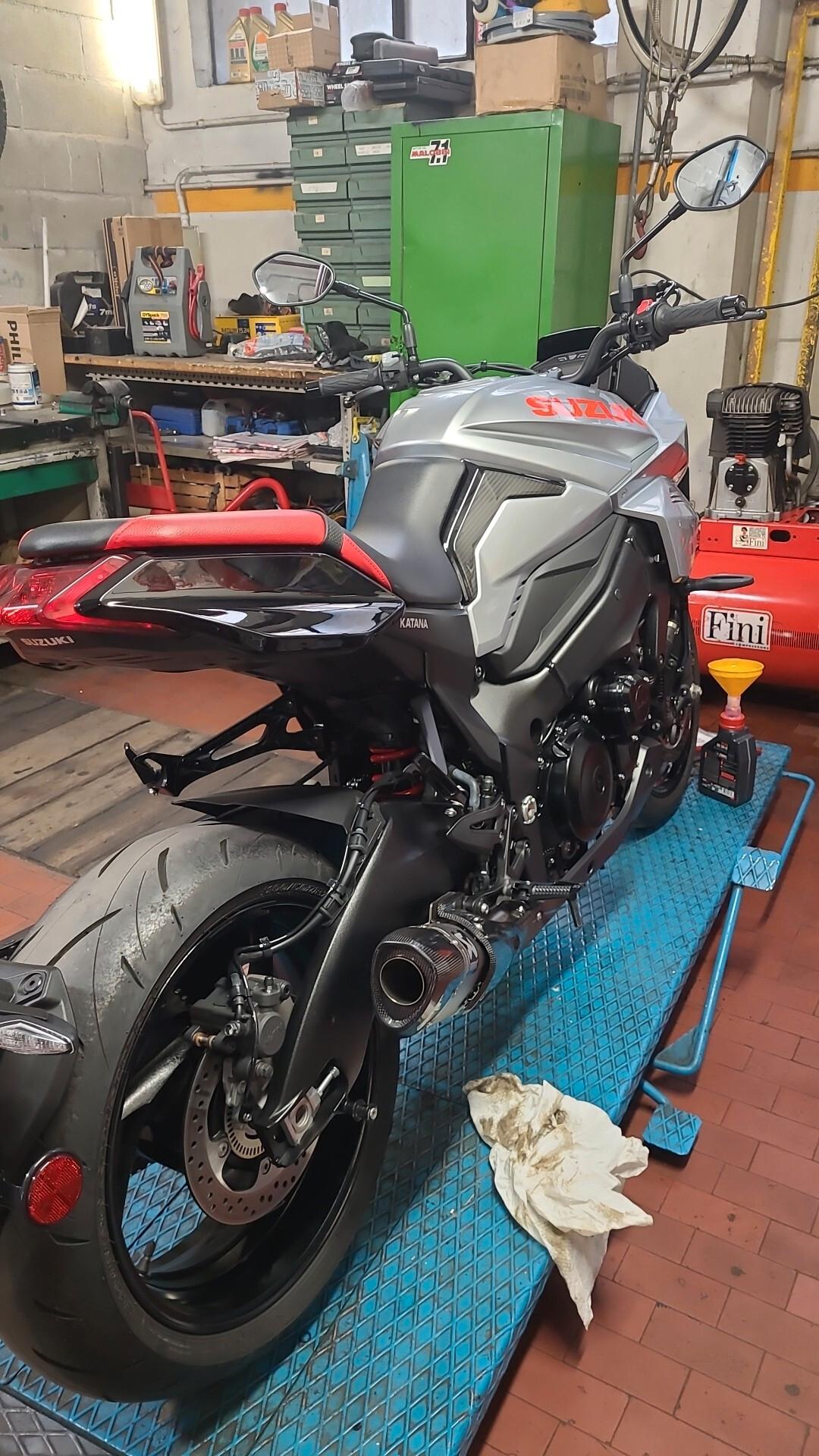Suzuki Katana 1000 Akrapovic