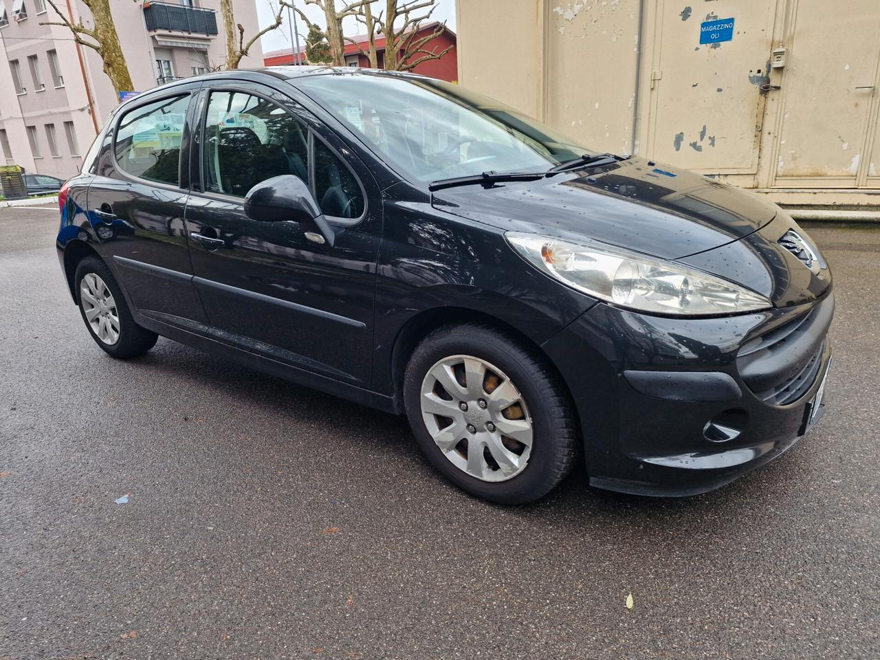 Peugeot 207 1.4 8V 75CV 5p. ONE Line