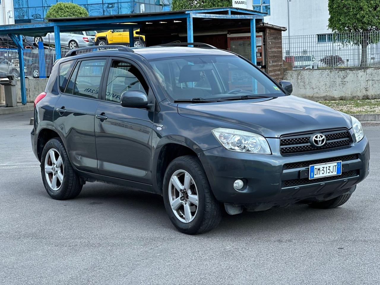 Toyota Rav 4 5 posti autocarro