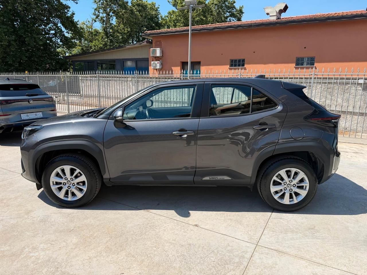 Toyota Yaris Cross E-CVT Business Sport utility Full Hybrid