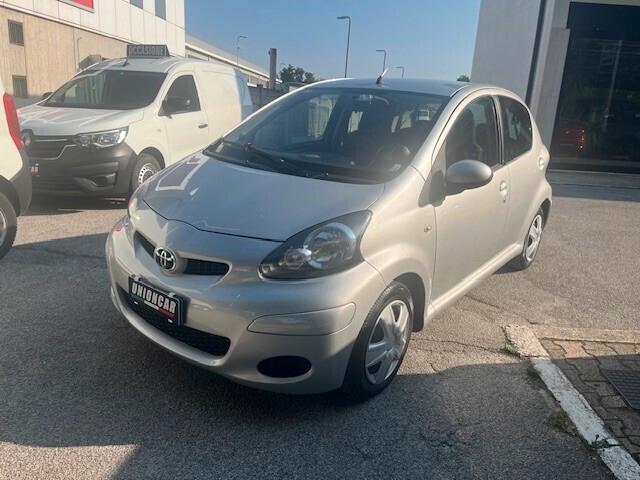 Toyota Aygo 1.0 12V VVT-i 5 porte Sol
