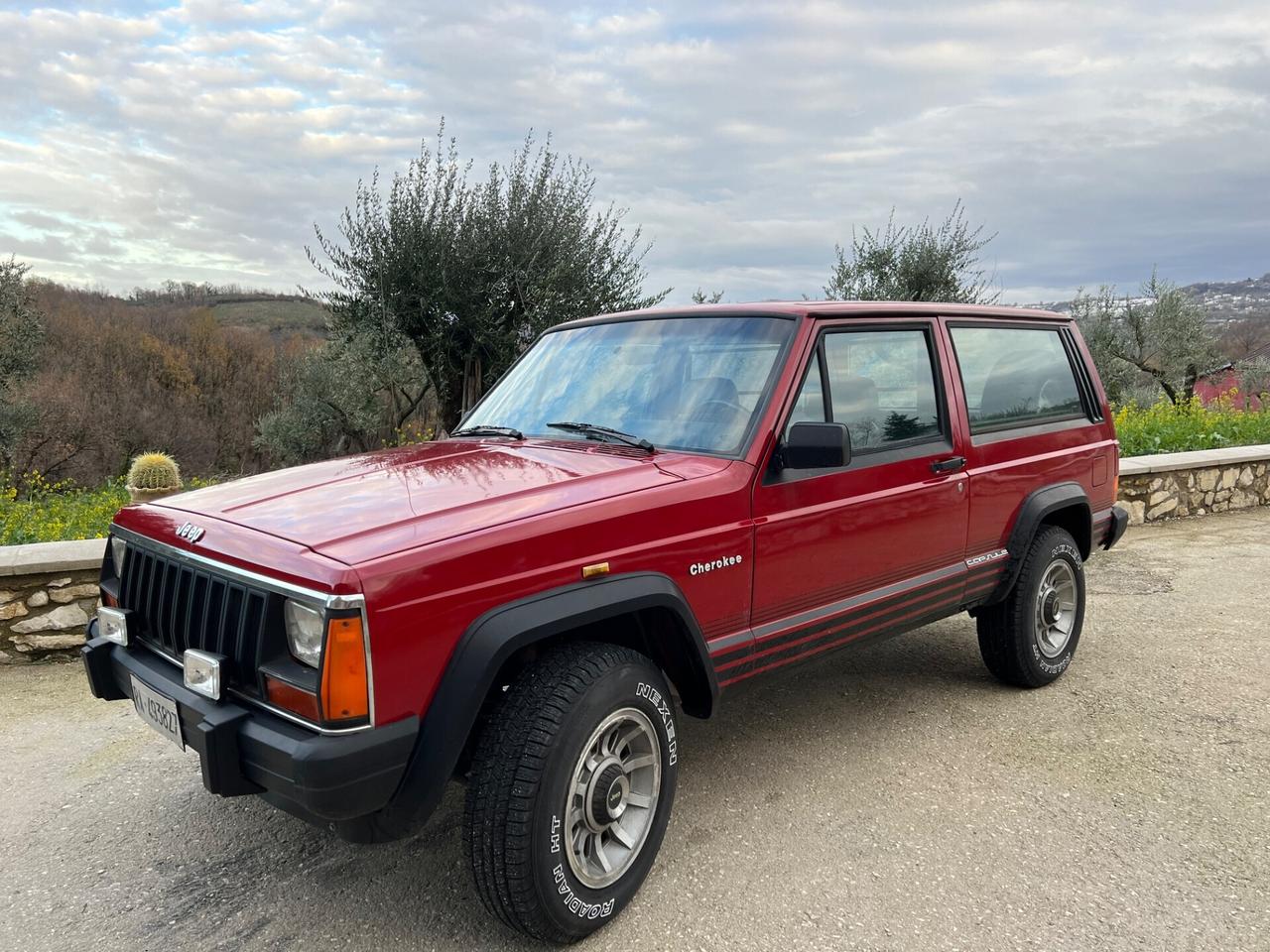 Jeep Cherokee 2.1 turbodiesel 3 porte posti2