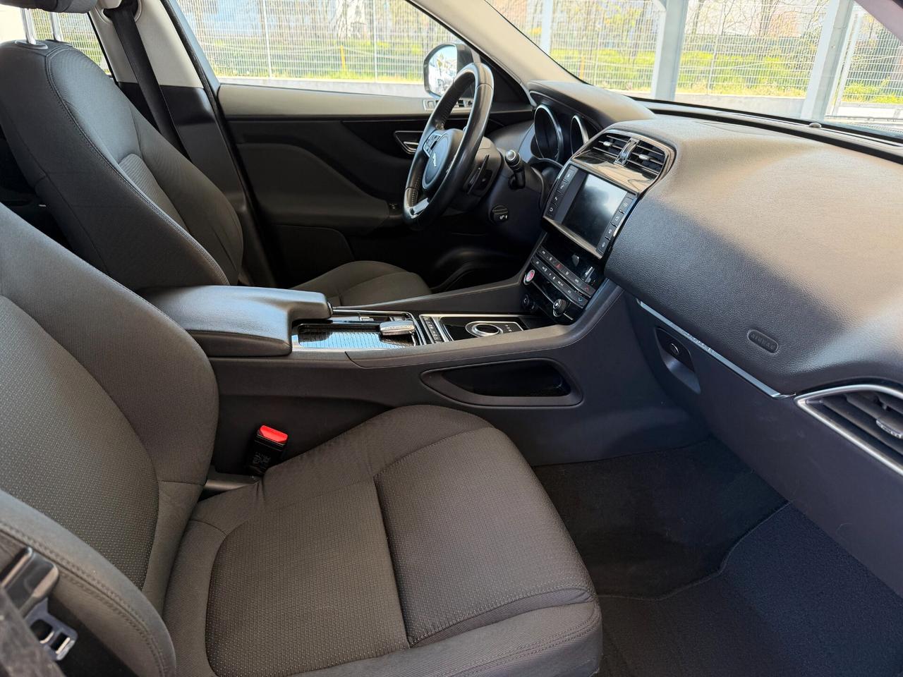 Jaguar F-Pace 2.0 D 180 CV AWD