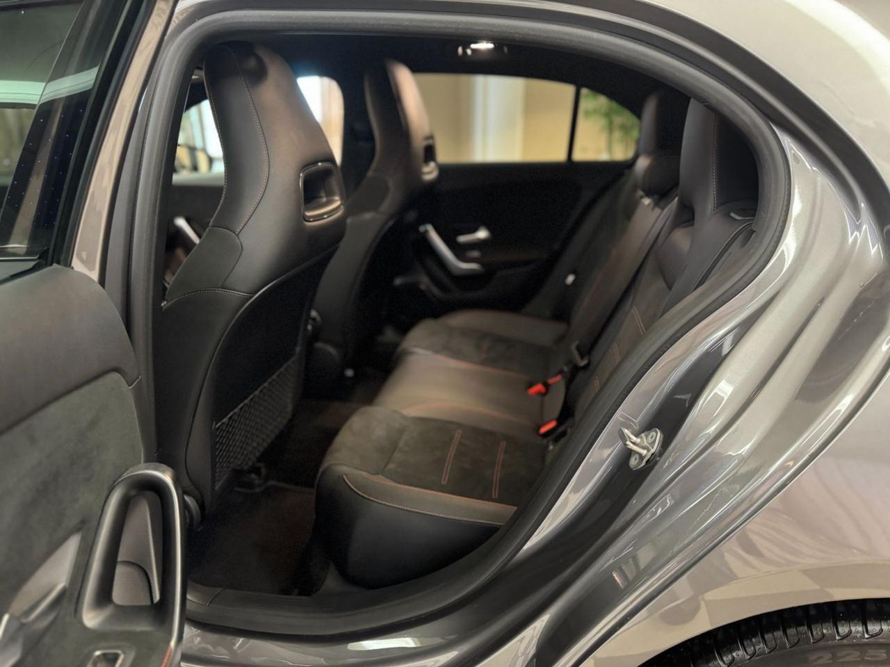 MERCEDES-BENZ A 250 Automatic Premium UniPro Mbux Ambient Light