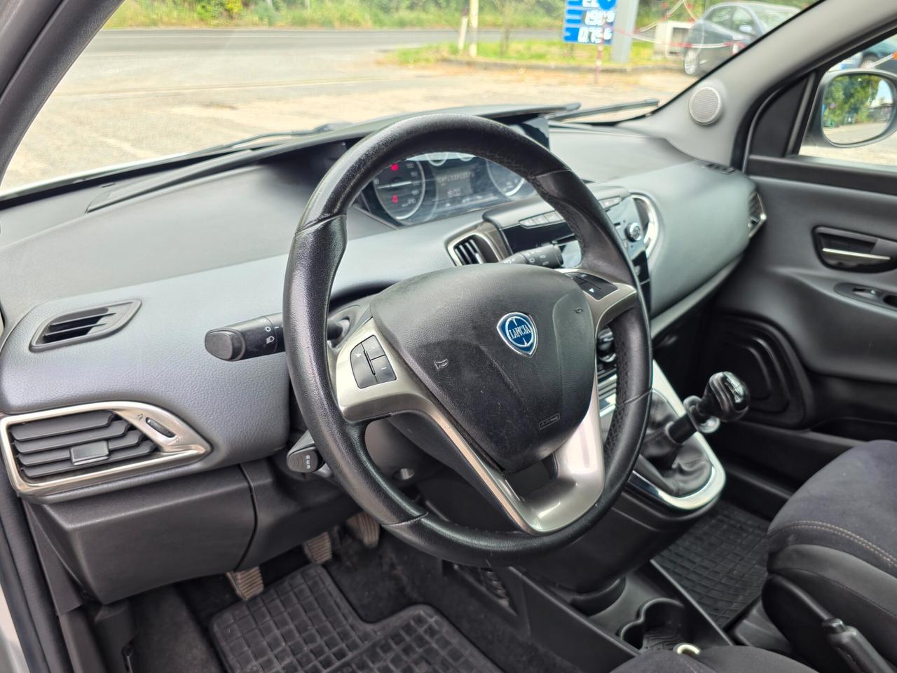 Lancia Ypsilon 1.2 69 CV 5 porte S&S Silver 2014-E6 Manuale NEO