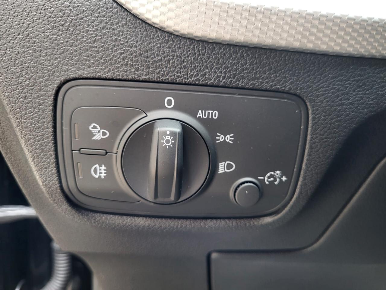 Audi Q2 1600 TDI S line Edition Cerchi 18 Pelle Fari Led...
