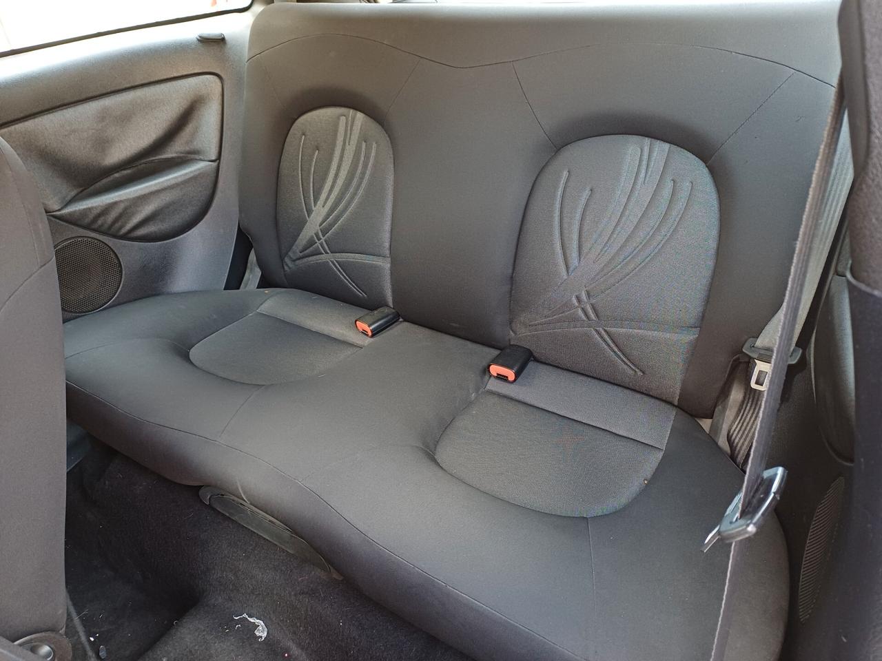Lancia Ypsilon 1.3 MJT 75 CV Unyca