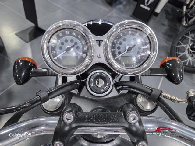 TRIUMPH Bonneville Bobber T100 (MY21)