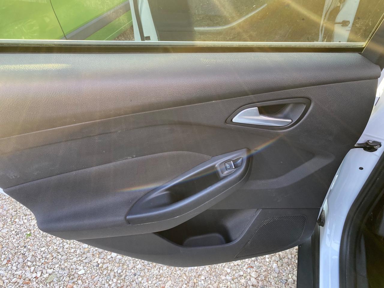 Ford Focus 1.6 120 CV 88 KW GPL SW Titanium