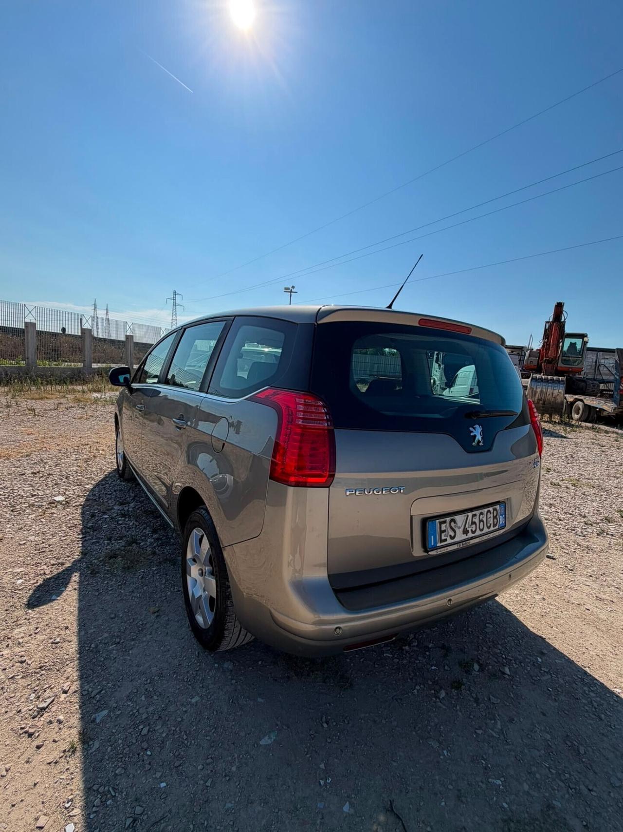 Peugeot 5008 1.6 HDi 115CV Business