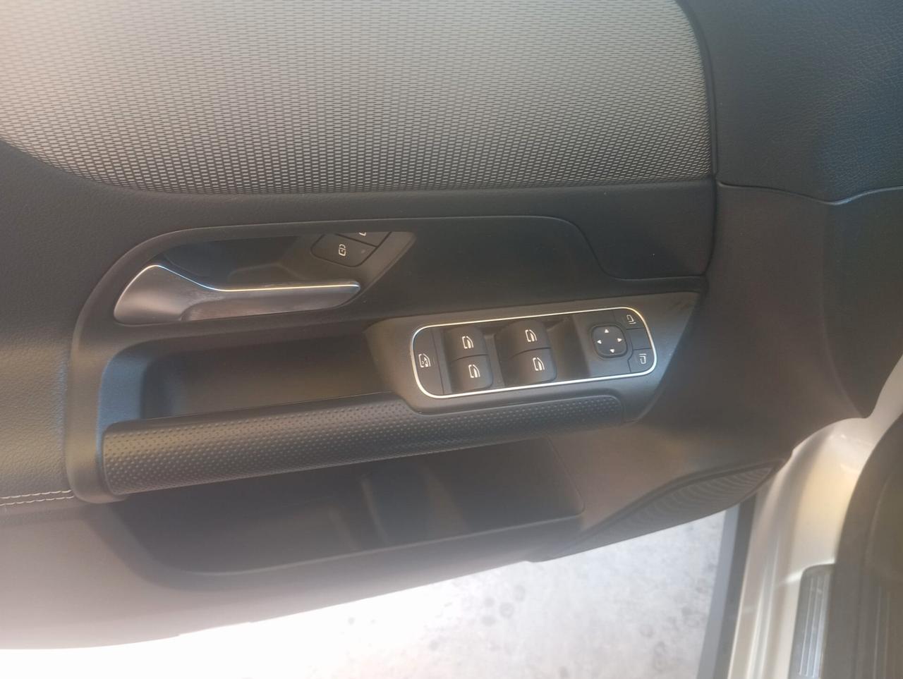 Mercedes-benz GLB 220 d Automatic 4Matic Sport (Garanzia 24-mesi?)