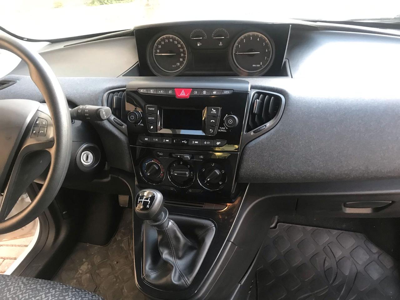 Lancia Ypsilon 1.2 69 CV 5 porte S&S Gold