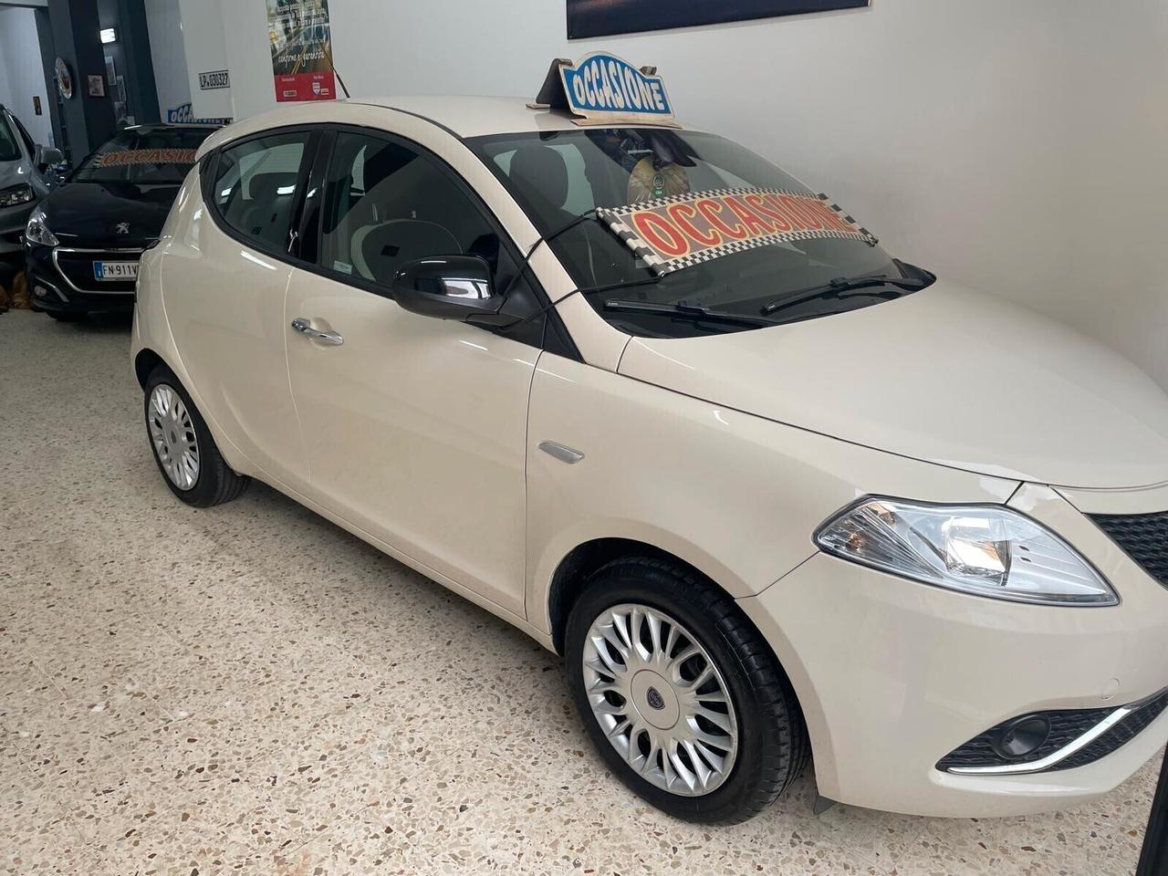 Lancia Ypsilon 1.2 69 CV 5 porte Gold