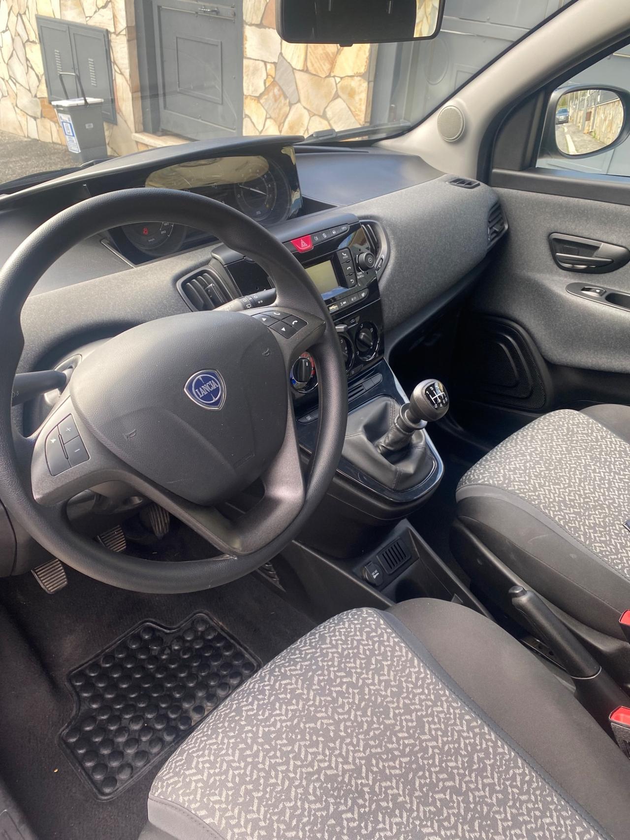 Lancia Ypsilon 1.0 FireFly 5 porte S&S Hybrid Gold