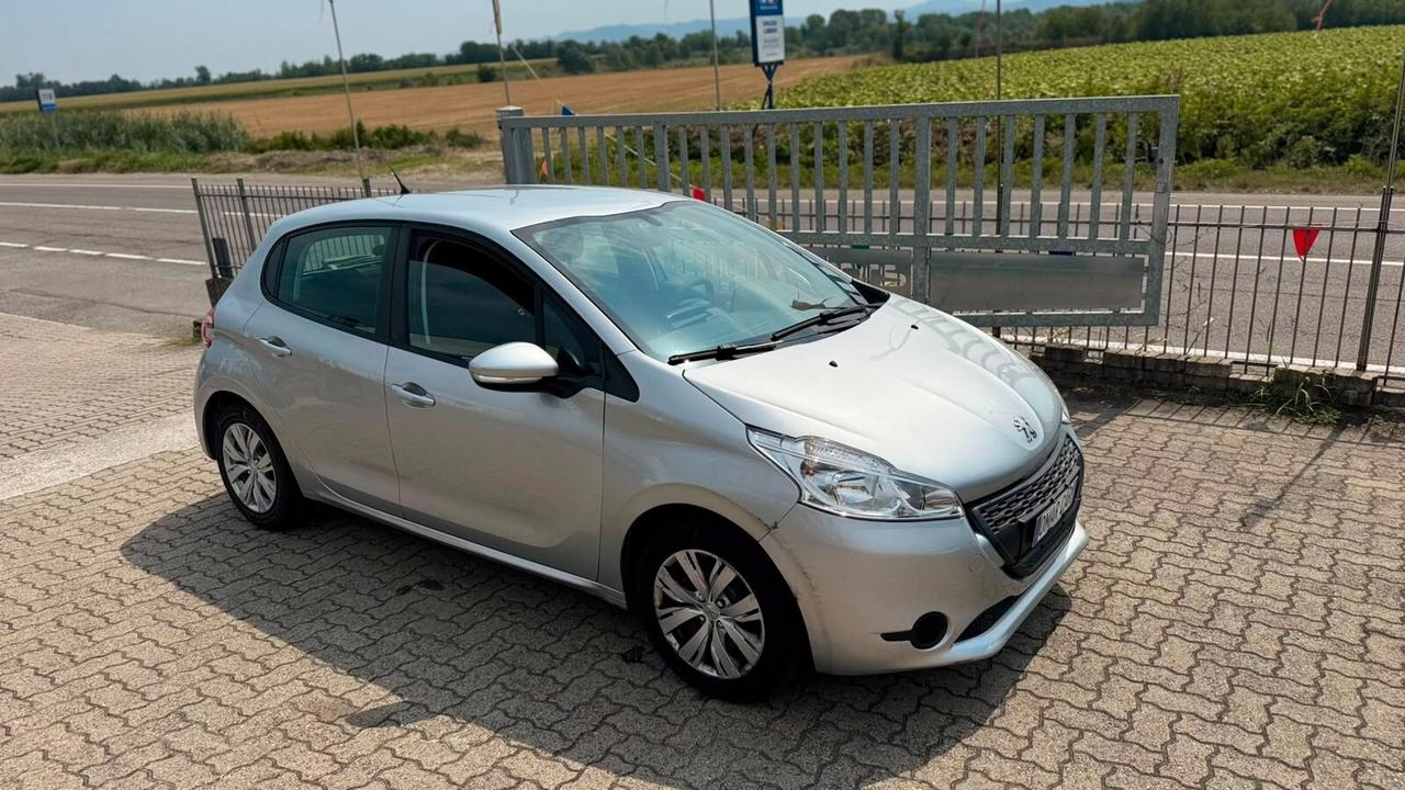 Peugeot 208 1.0 benzina 2015 neop.