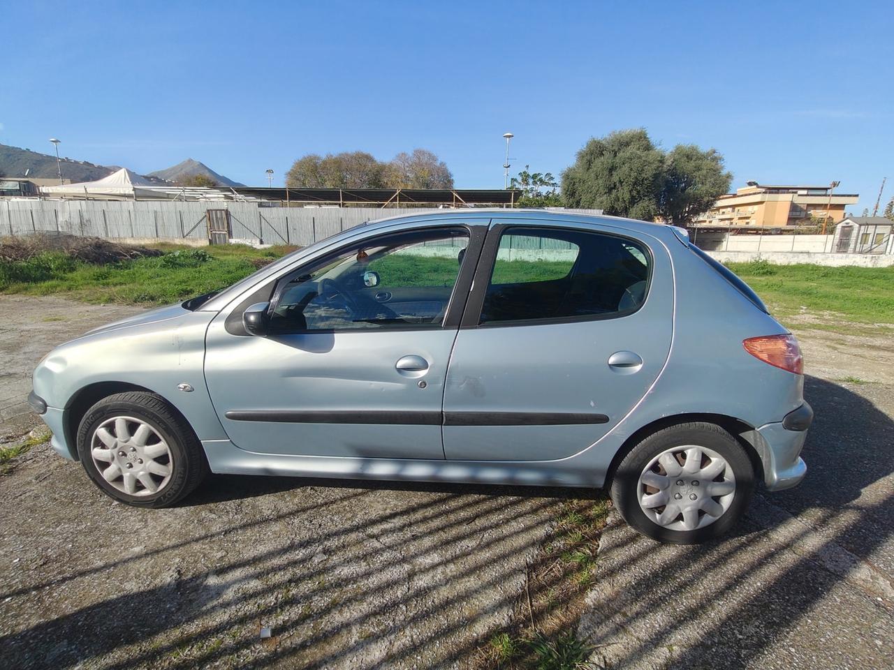 Peugeot 206 1.4 16V 5p. XT NEOPATENTATI