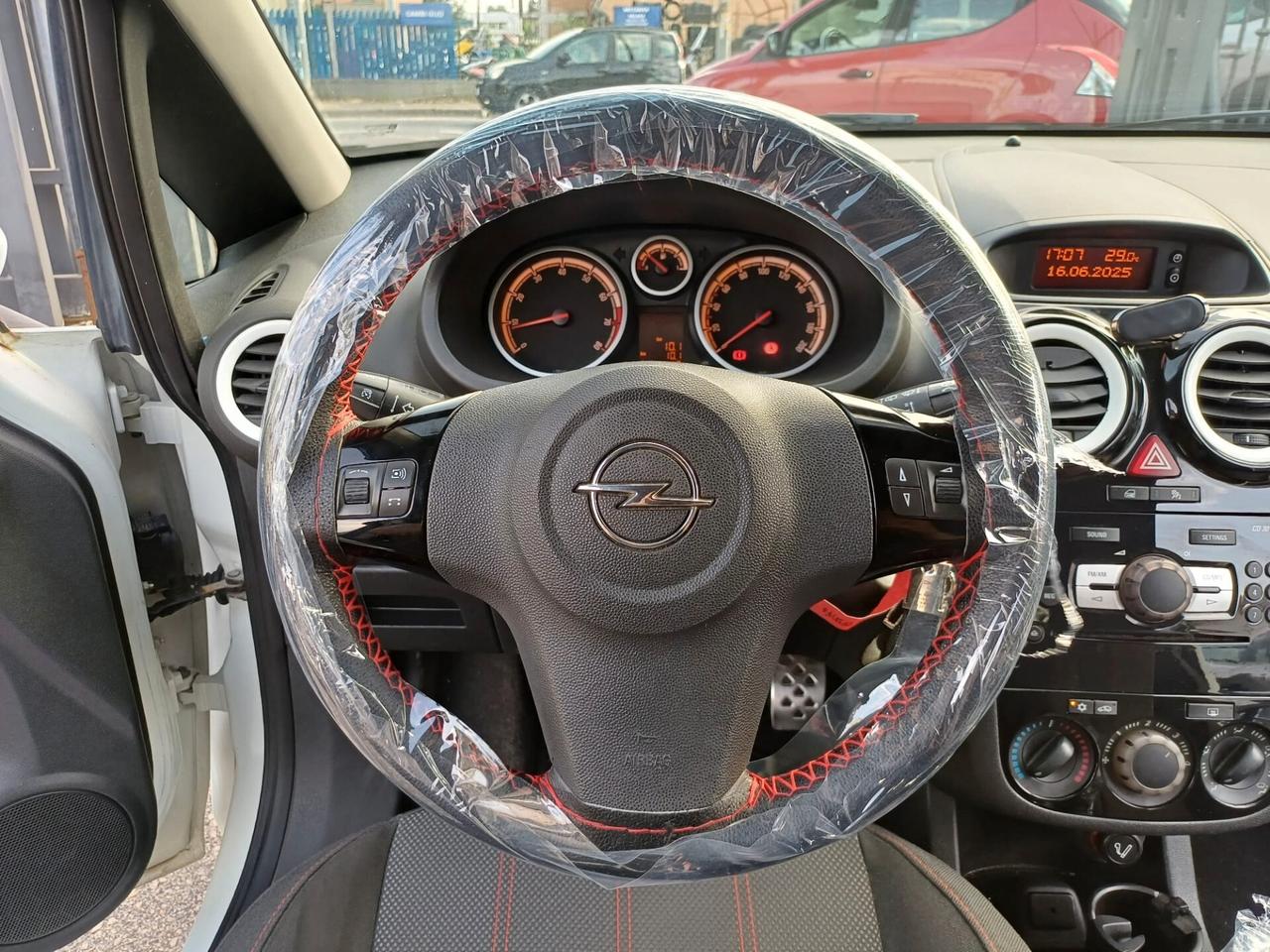 Opel Corsa 1.2 3 porte b-color