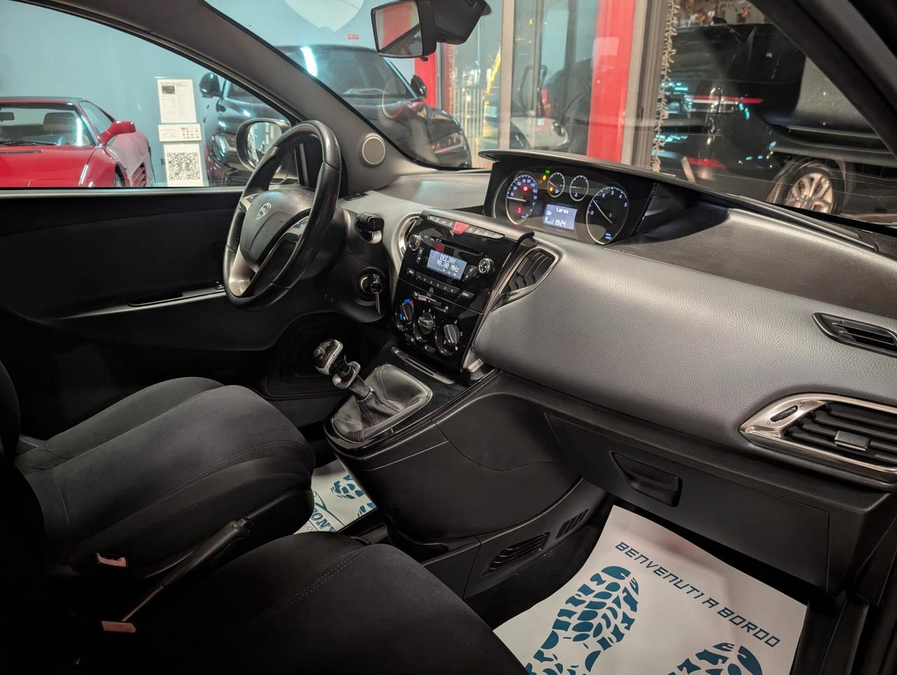 Lancia Ypsilon 0.9 TwinAir 85 CV 5 porte Metano