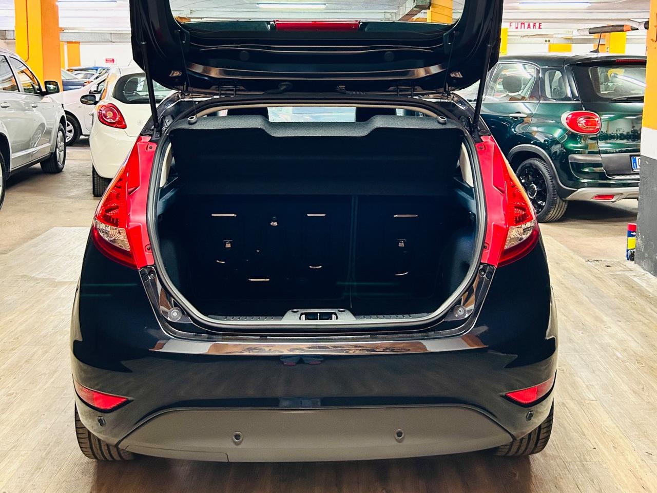 FORD FIESTA 1.4 TDCi CON SOLI 16.603 KM IN CONDIZIONI DA VETRINA.