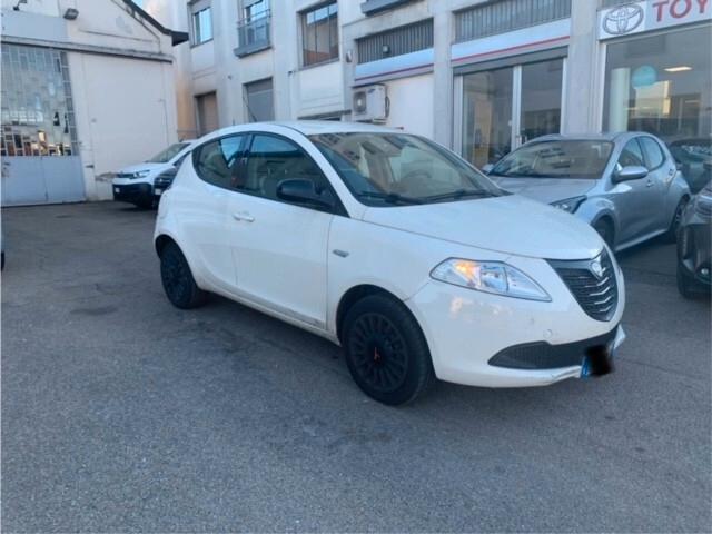 Lancia Ypsilon 1.3 MJT 95 CV 5 porte NEOPATENTATI